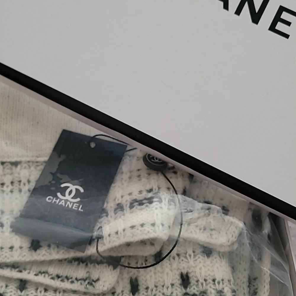 CHANEL Cream Knit Top with Black-Trim CC Patch - Picture 8 of 10